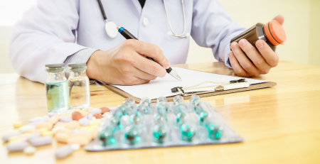 Infarmed aprova mais de 240 medicamentos entre os quais anticoagulantes e antiarrítmicos